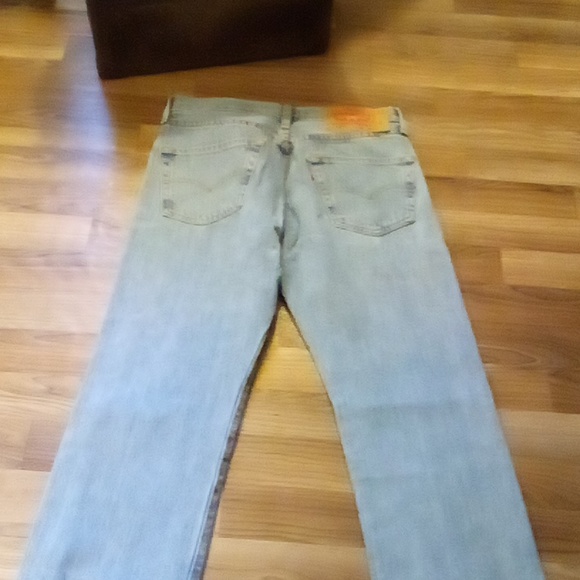 Levi's - Picture 2 of 5